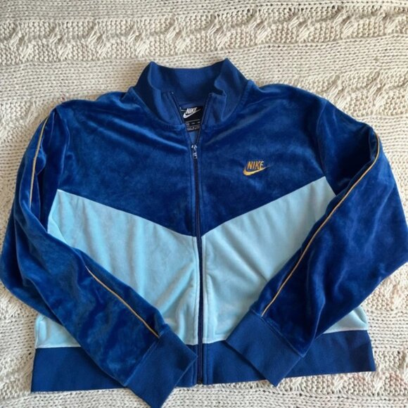 Nike Jackets & Blazers - Nike Loose Fit Cropped Full Zip‎ Front Colorblock Fleece Women's Jacket